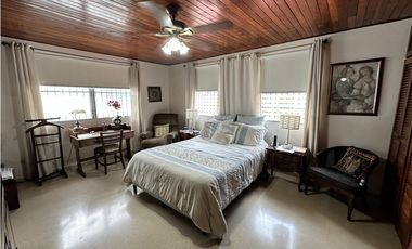 Se VENDE Casa Duplex - El Dorado