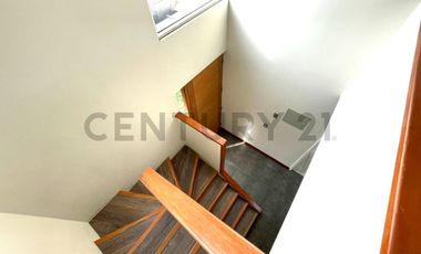 VENDO A PRECIO INCREIBLE CASA EN SANTA ELENA BARRIO LAGUNA