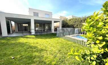 VENDO A PRECIO INCREIBLE CASA EN SANTA ELENA BARRIO LAGUNA