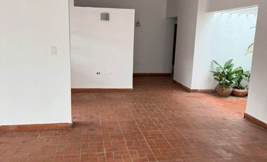 casa en arriendo en el rosal. Cod A3246