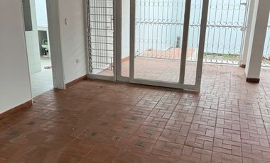 casa en arriendo en el rosal. Cod A3246