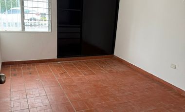 casa en arriendo en el rosal. Cod A3246