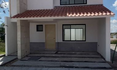 CASA CON ACABADOS DE LUJO CD MADERAS