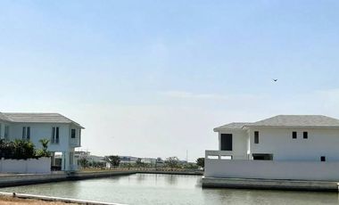 CASA DE VENTA EN PROYECTO URB. AIRES DEL BATÁN, CERCA PLAZA BATAN VIA SAMBORONDÓN