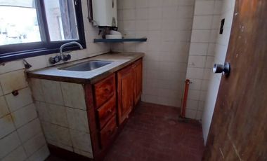 CENTRO: VENDO DEPTO DE 1 DORMITORIO (INTERNO), ENTRE CAÃADA Y FRAGUEIRO (FRENTE SUPER BUENOS DIAS) CON RENTA