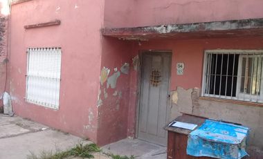 CASA EN LOTE PROPIO PARA RECICLAR O DEMOLER
