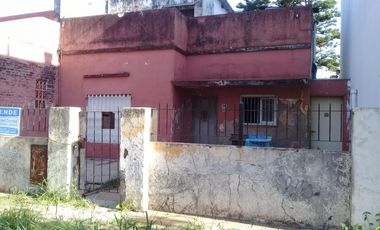 CASA EN LOTE PROPIO PARA RECICLAR O DEMOLER