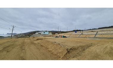 Se venden lotes de terreno frente al mar.