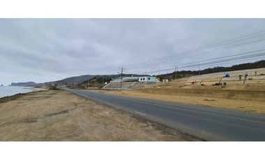 Se venden lotes de terreno frente al mar.