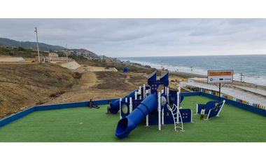 Se venden lotes de terreno frente al mar.