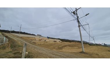 Se venden lotes de terreno frente al mar.