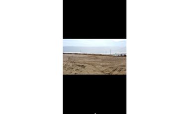 Se venden lotes de terreno frente al mar.