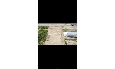 Se venden lotes de terreno frente al mar.