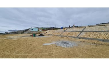 Se venden lotes de terreno frente al mar.