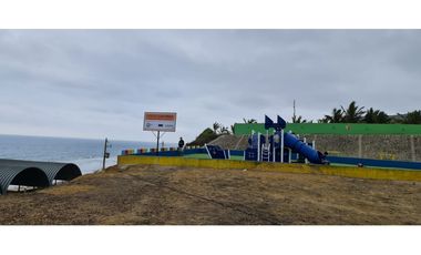 Se venden lotes de terreno frente al mar.
