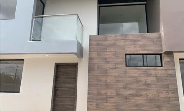 VENDO HERMOSA CASA POR ESTRENAR QUITO (SECTOR TUMBACO)
