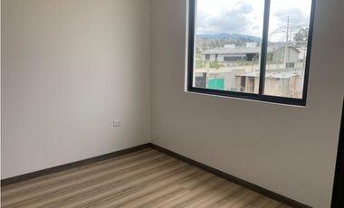 VENDO HERMOSA CASA POR ESTRENAR QUITO (SECTOR TUMBACO)