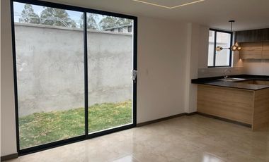 VENDO HERMOSA CASA POR ESTRENAR QUITO (SECTOR TUMBACO)