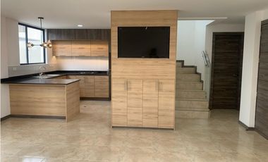 VENDO HERMOSA CASA POR ESTRENAR QUITO (SECTOR TUMBACO)