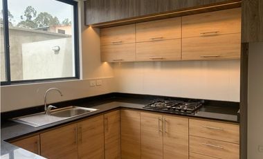 VENDO HERMOSA CASA POR ESTRENAR QUITO (SECTOR TUMBACO)