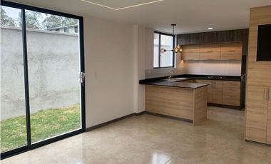 VENDO HERMOSA CASA POR ESTRENAR QUITO (SECTOR TUMBACO)