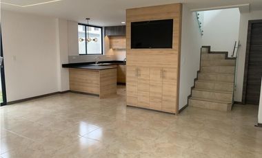 VENDO HERMOSA CASA POR ESTRENAR QUITO (SECTOR TUMBACO)