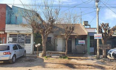 Local y Departamentos casa En Venta - Moreno