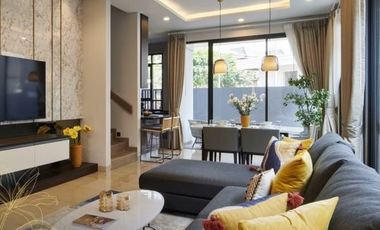 Luxuary Townhouse 2 lantai dgn private swimming pool di Tanjung barat,Jaksel