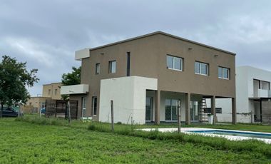 VENTA CASA EN EL CANT&Oacute;N BARRIO ISLAS 5 AMBIENTES