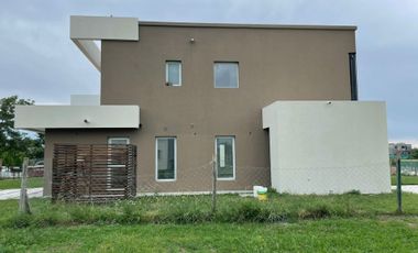 VENTA CASA EN EL CANT&Oacute;N BARRIO ISLAS 5 AMBIENTES