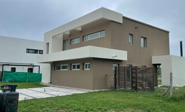 VENTA CASA EN EL CANT&Oacute;N BARRIO ISLAS 5 AMBIENTES