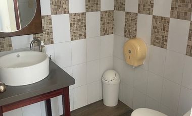 Edificio para oficinas o casa  en avenida