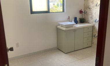 Edificio para oficinas o casa  en avenida