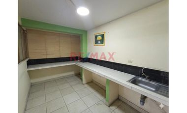 Vendo Departamento En Segundo Piso De 160M2 Cerca Estacion Santa Rosa. Sjl