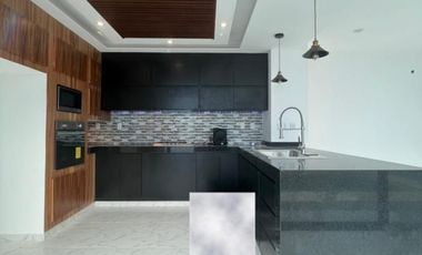 Casa en VENTA con PANELES SOLARES  y ALBERCA fracc lomas del so l