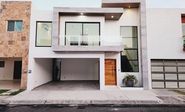 Casa en VENTA con PANELES SOLARES  y ALBERCA fracc lomas del so l