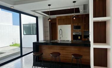 Casa en VENTA con PANELES SOLARES  y ALBERCA fracc lomas del so l