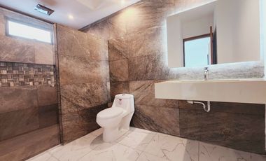 Casa en VENTA con PANELES SOLARES  y ALBERCA fracc lomas del so l