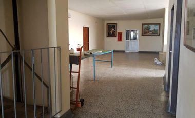 edificio en arriendo en las delicias. Cod A94170