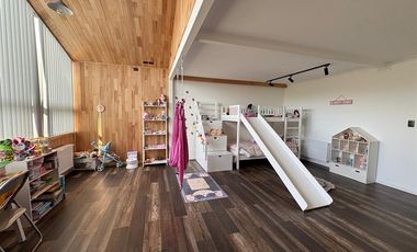 ELEGANTE Y MODERNA PROPIEDAD, 4D 4B 450M2 RIO SECO