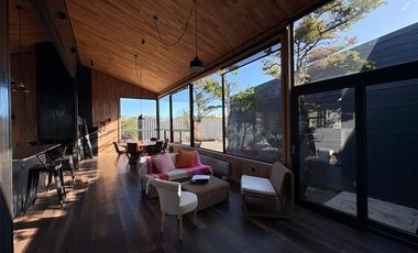 ELEGANTE Y MODERNA PROPIEDAD, 4D 4B 450M2 RIO SECO