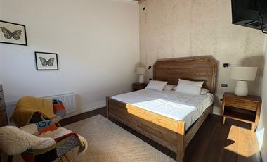 ELEGANTE Y MODERNA PROPIEDAD, 4D 4B 450M2 RIO SECO