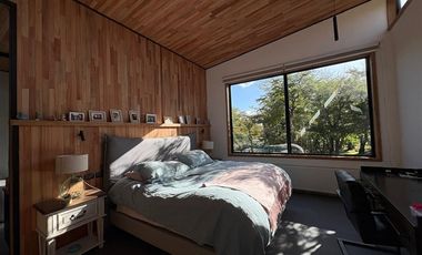 ELEGANTE Y MODERNA PROPIEDAD, 4D 4B 450M2 RIO SECO