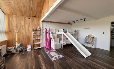ELEGANTE Y MODERNA PROPIEDAD, 4D 4B 450M2 RIO SECO