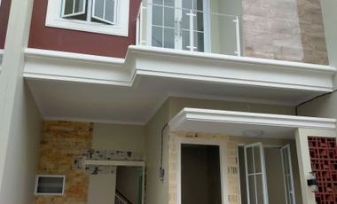 Rumah minimalis 2 lantai siap huni dicipedak,Jaksel