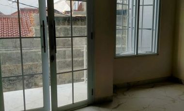 Rumah minimalis 2 lantai siap huni dicipedak,Jaksel