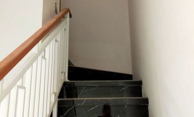 Rumah minimalis 2 lantai siap huni dicipedak,Jaksel