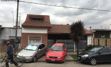 Azurduy 3486, entre Olivieri y Lavallol, Isidro Casanova