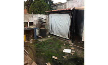 Azurduy 3486, entre Olivieri y Lavallol, Isidro Casanova