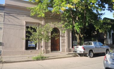 CASA ANTIGUA A 1 CUADRA DE PLAZA 1810- LOBOS